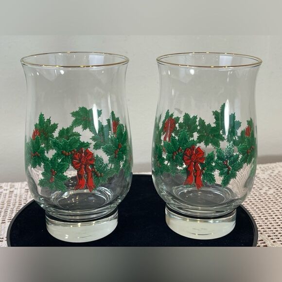 Set of two vintage Holly and Berries drinking glasses || vintage water glasses - Picture 4 of 13